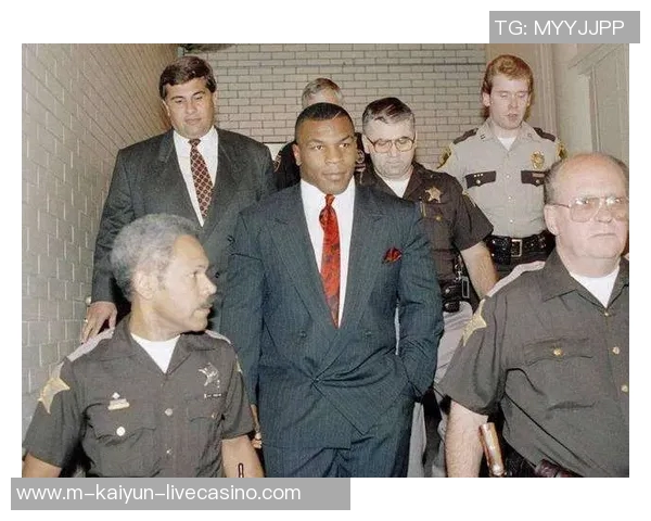 拳王阿里与泰森的世纪对决谁才是真正的拳坛传奇之王